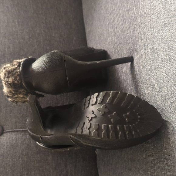 Black platform fur trim booties 7 1/2 - Picture 3 of 3